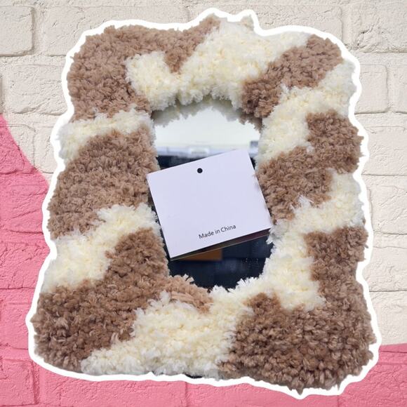 Furry Tufted Framed Mirror - NWT - Wall or Desktop Dorm Room Decor - White Tan - Picture 11 of 11